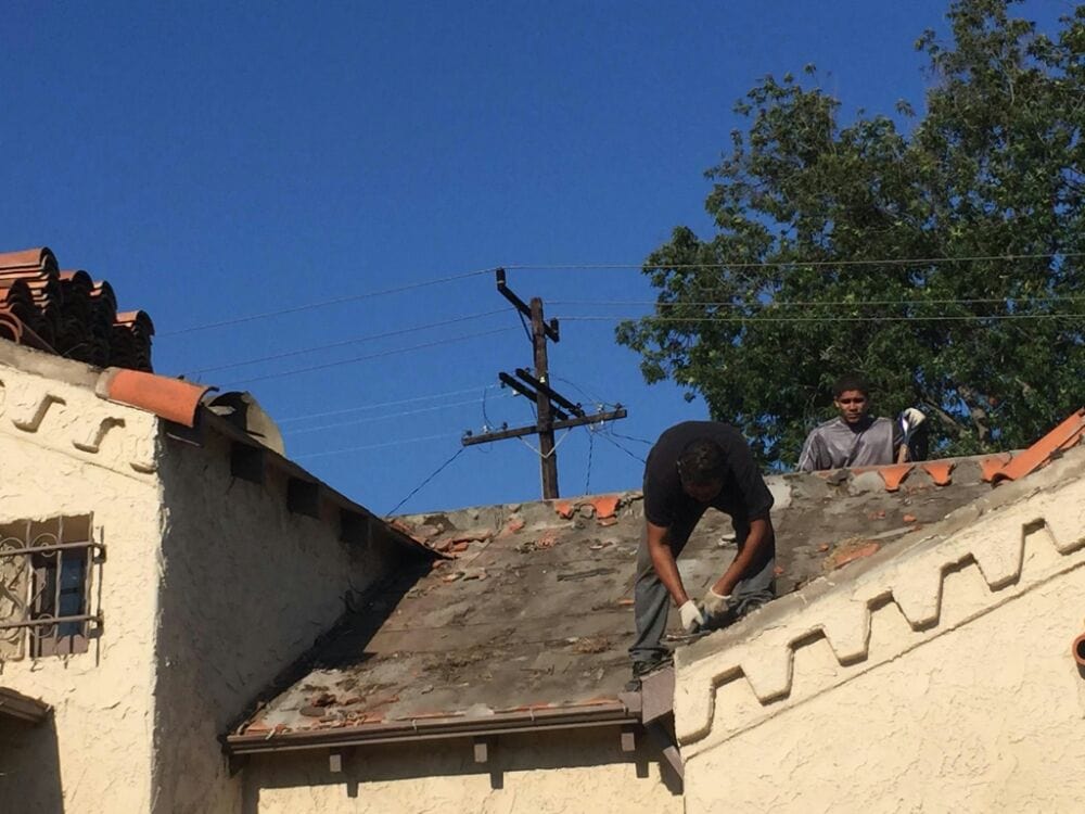 Slide of B&I Roofing