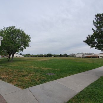 Live Oak Park - Trail/ grassy field - Parks Near Me - Santa Clara, California