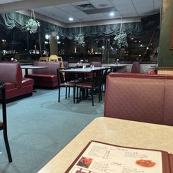 Boston Pizzeria of Fernwood - Dining room.
