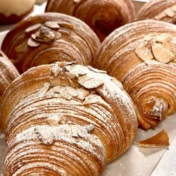 Little Lingonberry - Almond croissants