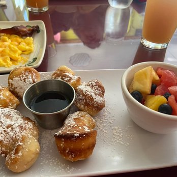 Daydreamers - Pancake and fruit.  Outstanding. - Breakfast & Brunch Near Me - Safety Harbor, Florida