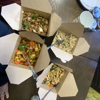 Poom Thai Cuisine - 41. Thai Fried Rice 65. Sweet and Sour a la Carte 1. Pad See Ew Lunch Special 76. Scallop with Baby Corn - Thai Near Me - Santa Monica, California