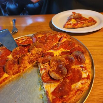 Rock & Brews - Orlando - Pizza - Beer Bar Near Me - Orlando, Florida Rock & Brews - Orlando - Pizza - Beer Bar Near Me - Orlando, Florida