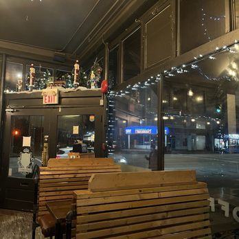 Platform 7 - decor - Coffee & Tea Near Me - Vancouver, British Columbia