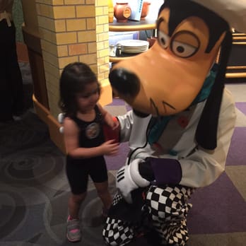 Goofy's Kitchen - American Near Me - Anaheim, California