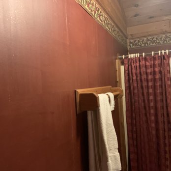 Mountain Laurel Cabin Rentals - Ugly wall paper - Vacation Rentals Near Me - Blue Ridge, Georgia