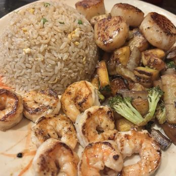 Hana Yori - Shrimp and scallop with fried rice and vegetables - Sushi Bars Near Me - Jacksonville, Florida Hana Yori - Shrimp and scallop with fried rice and vegetables - Sushi Bars Near Me - Jacksonville, Florida
