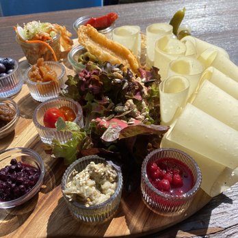 Restaurant Enzian - what a vegetarian appetizer plate ... - Restaurants Near Me - Zermatt, VS