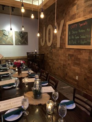 B2 Bistro + Bar by null