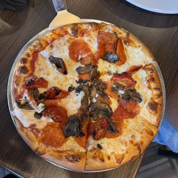 Sauce on the Maggie - 10" Pizza with pepperoni, mushrooms, tomatoes - Pizza Near Me - Breckenridge, Colorado Sauce on the Maggie - 10" Pizza with pepperoni, mushrooms, tomatoes - Pizza Near Me - Breckenridge, Colorado