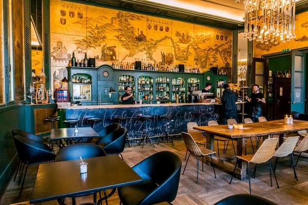 Die Goldene Bar by null