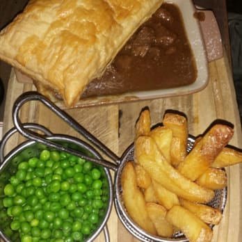 Ghillie Dhu - Delicious Steak and Ale pie - Pubs Near Me - Edinburgh, EDH
