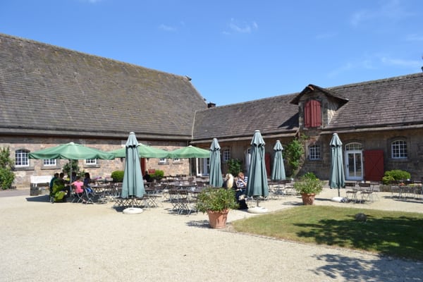 Schloss Hämelschenburg by null