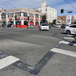 Smartweed - The main intersection of Western and Santa Monica close to Smartweed.
