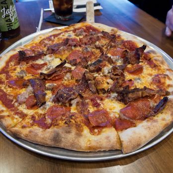 Nubby's Telegraph  - Meat lovers hand tossed pizza - Barbeque Near Me - St. Louis, Missouri