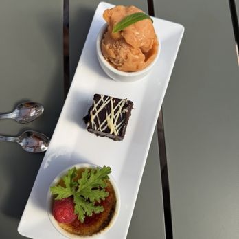 Robins Restaurant - New American Near Me - Cambria, California