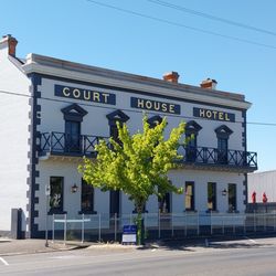 Court House Hotel - Outside