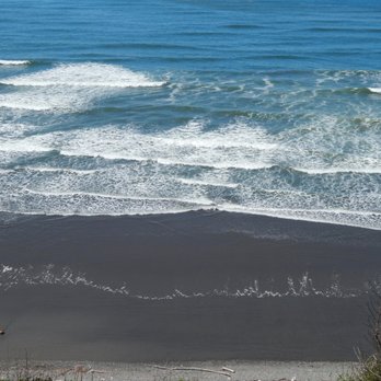 Ruby Beach - Sandy beach with a little driftwood and Destruction Island in the distance. - Beaches Near Me Ruby Beach - Sandy beach with a little driftwood and Destruction Island in the distance. - Beaches Near Me