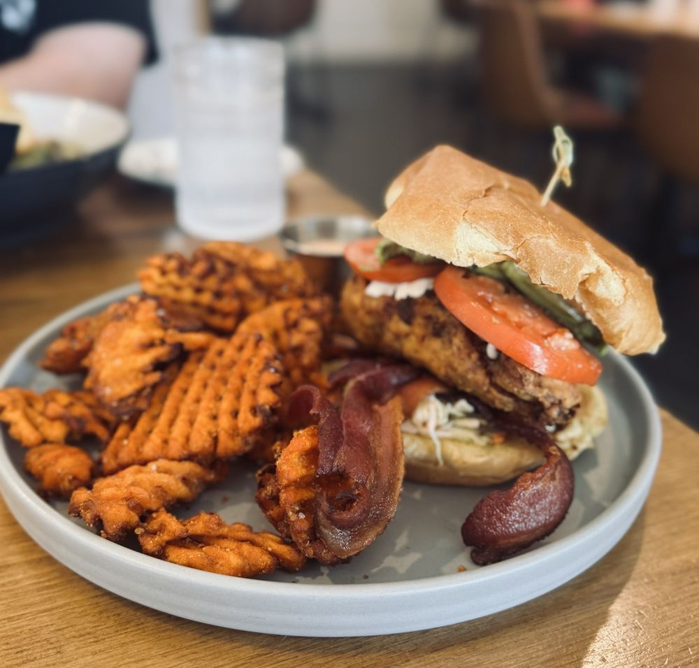 Edna’s Market & Grille