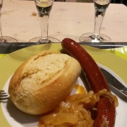 Metzgerei Zeiss - Rindwurst mit zwiebeln und brotchen