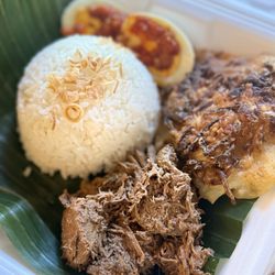 Umai Cafe - Nasi Padang, a delicious rice dish with beef rendang, spicy egg, and some fritters.