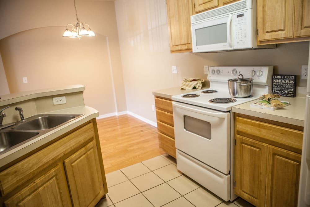 TOWN COMMONS Updated October 2024 16 Photos 1600 Town Commons Dr, Howell, Michigan