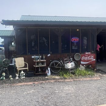 Cheatham’s Pit Bbq - Outside - Barbeque Near Me - Tiptonville, Tennessee