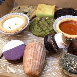 Spoons Patisserie - Sampler box from Aug 2022.