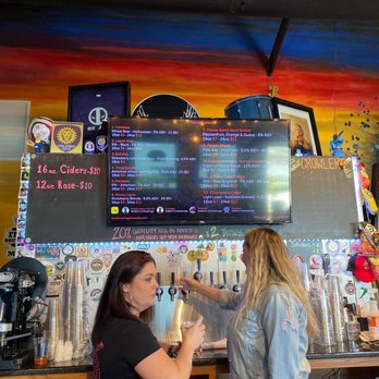 Broken Strings Brewery - Bar area - Breweries Near Me - Orlando, Florida Broken Strings Brewery - Bar area - Breweries Near Me - Orlando, Florida