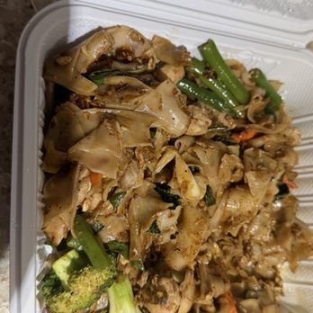 Thai Vientiane Restaurant - Pad kee Mao - Thai Near Me - Urban Honolulu, Hawaii Thai Vientiane Restaurant - Pad kee Mao - Thai Near Me - Urban Honolulu, Hawaii
