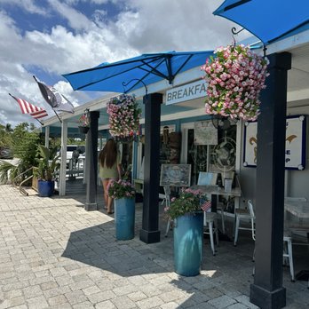 1. Tuttles Seahorse Shell Shop