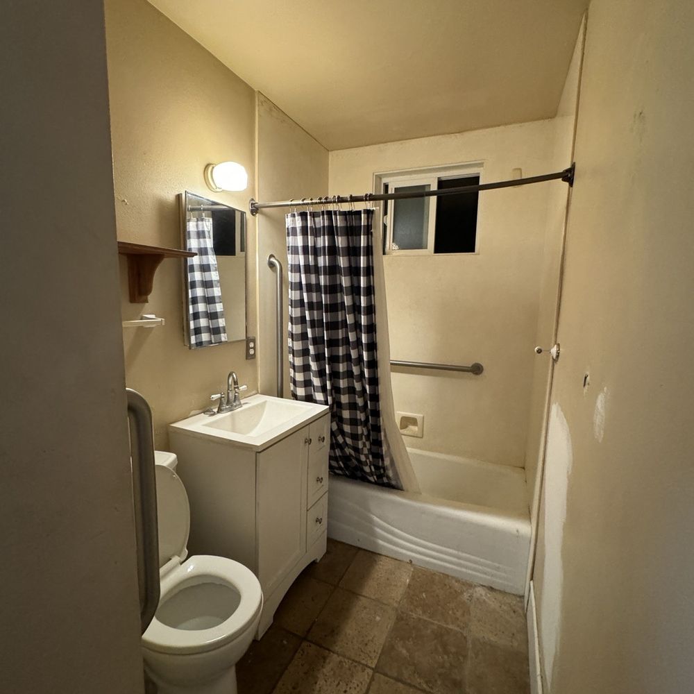 SoCal Bath Works - Before photo of my guest bathroom - General Contractors Near Me - Mission Viejo, California SoCal Bath Works - Before photo of my guest bathroom - General Contractors Near Me - Mission Viejo, California