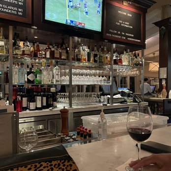 Harbor House by Bartolotta - Inside bar - Seafood Near Me - Milwaukee, Wisconsin