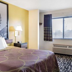 Super 8 by Wyndham Danville - Guest room