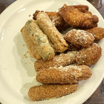 Big Nick's Pizza - Sample platter with fried zucchini, mozzarella sticks, jalapeño poppers and chicken wings. - Pizza Near Me - San Pedro, California Big Nick's Pizza - Sample platter with fried zucchini, mozzarella sticks, jalapeño poppers and chicken wings. - Pizza Near Me - San Pedro, California