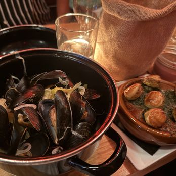 Amélie west village Restaurant, Bistro & Wine Bar - Moules-frites and Escargot - French Near Me - New York, New York
