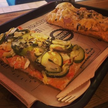 Hank Pizza - Two slices of Hanks pizza, Le Costaud & Montagnarde. - Pizza Near Me - Paris, 75