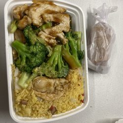 Chinatown Restaurant - Chicken broccoli combination platter