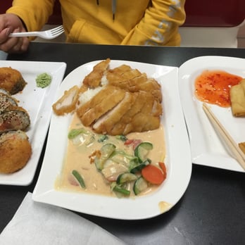 Thang Long - from left to right number 141 , crispy fried chicken breast with coconut curry, veg. egg rolls - Sushi Bars Near Me - Grafenwöhr, BY Thang Long - from left to right number 141 , crispy fried chicken breast with coconut curry, veg. egg rolls - Sushi Bars Near Me - Grafenwöhr, BY