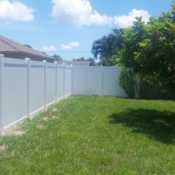 Eagle Fence - Southeast (6 ft. vinyl) - Fences & Gates Near Me - Cape Coral, Florida Eagle Fence - Southeast (6 ft. vinyl) - Fences & Gates Near Me - Cape Coral, Florida