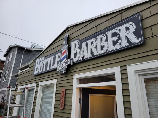 The Bottle and the Barber by null