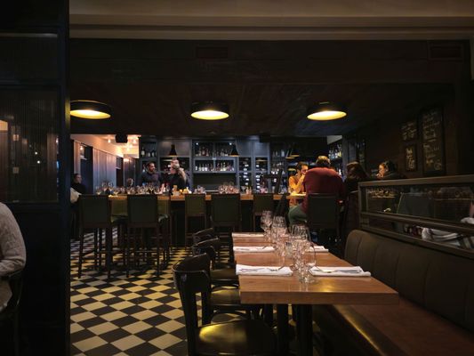 Les Cavistes | Bistro Bar à vin Boutique by null