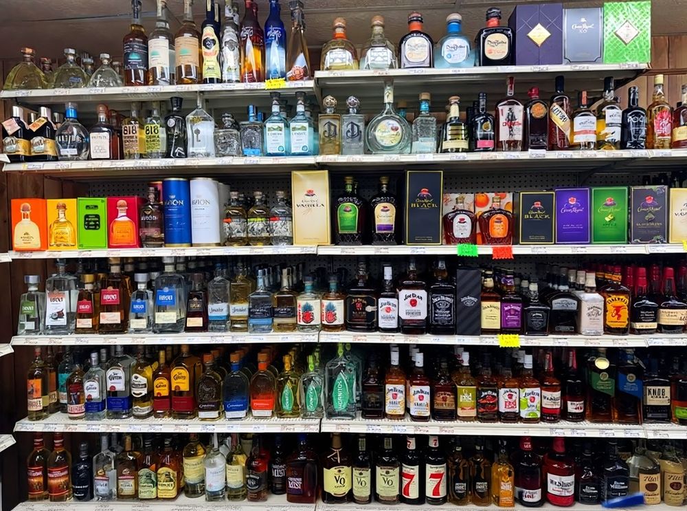 40 West Liquors Logo