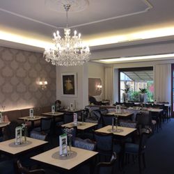 Café Schmerker - mit Kronleuchter