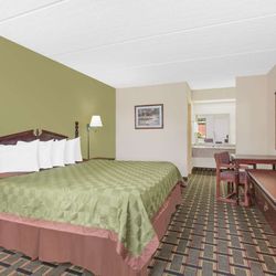 Days Inn by Wyndham Eufaula AL - Guest room