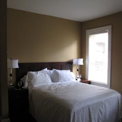 Brennan's Bed & Breakfast - King Suite's Bed