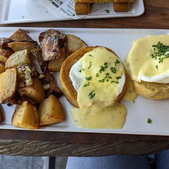 Le Garage - Eggs Benedict - good - French Near Me - Sausalito, California Le Garage - Eggs Benedict - good - French Near Me - Sausalito, California