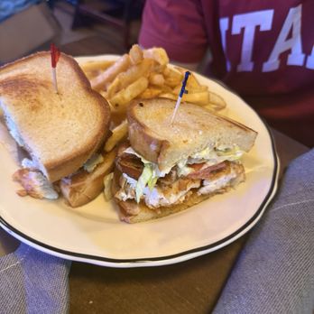 Rewind - Chicken bacon club - American Near Me - Broadview Heights, Ohio