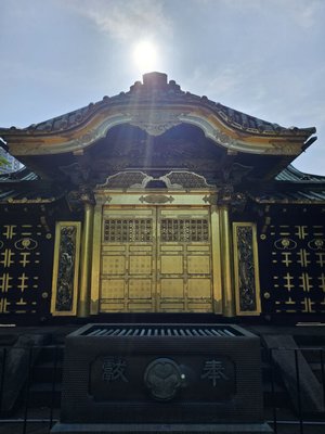 Ueno Toshogu Shrine by null