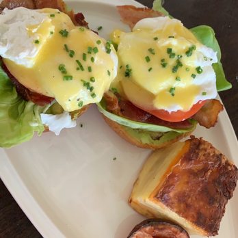 Cafe Le Reve - Le California Benedict - Breakfast & Brunch Near Me - Riverside, California Cafe Le Reve - Le California Benedict - Breakfast & Brunch Near Me - Riverside, California